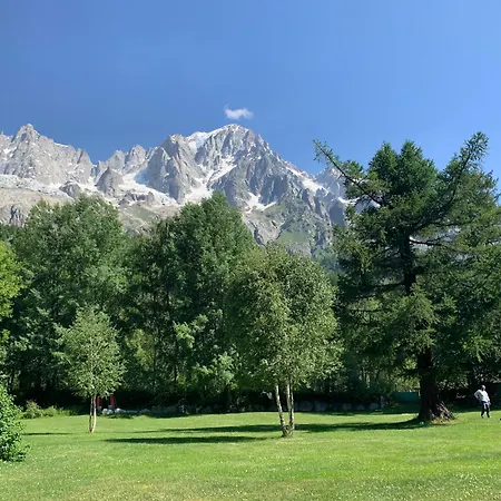 شقة Mansardacourmayeur