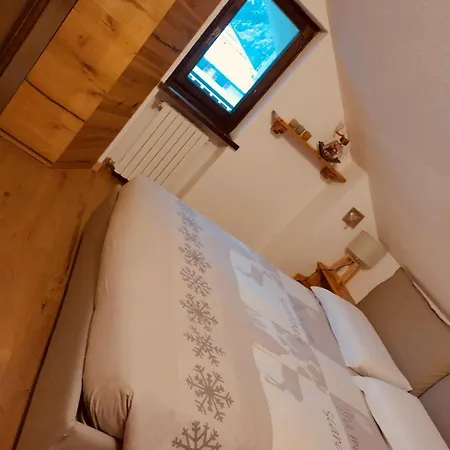 Mansardacourmayeur شقة