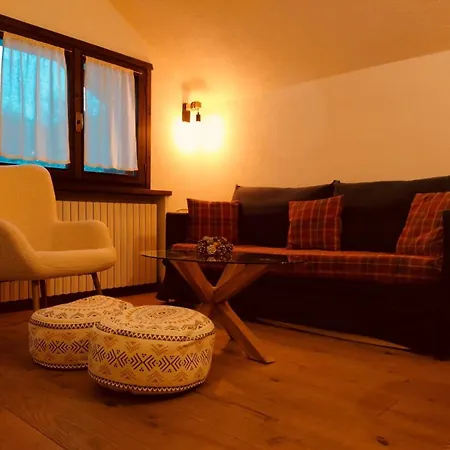 Mansardacourmayeur شقة