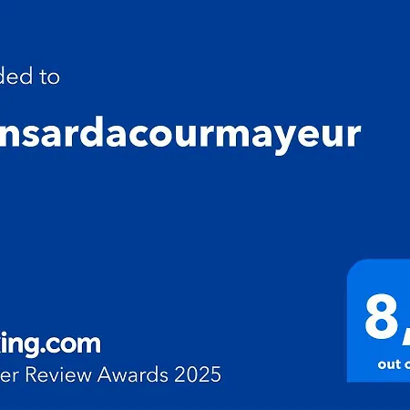 Mansardacourmayeur شقة